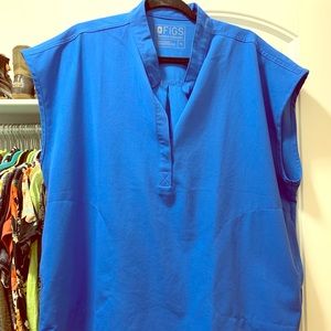 Figs brand scrub top